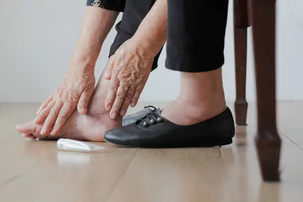 Foot Care Basics for Elderly Diabetics: A Daily Checklist for Caregivers